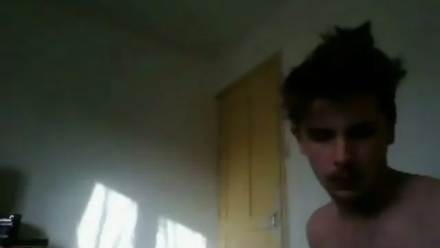18yo French Str8 Teenager Bursts Up, Super Sexy Bubble Butt On Cam