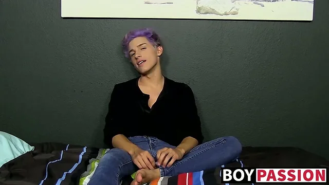 Cute Skyler Loves Spending Time Performing & Turning On Other Guys!