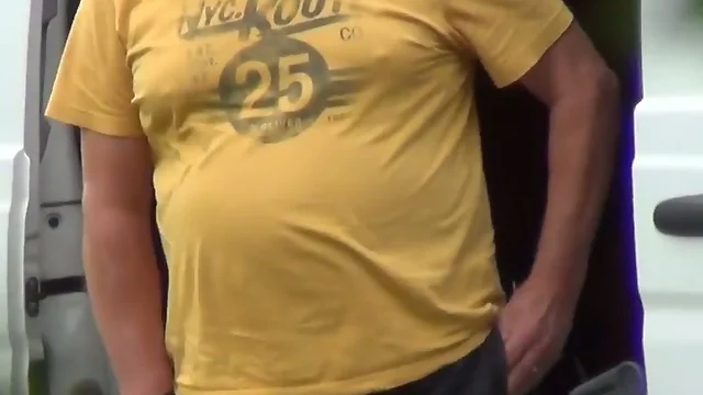 Average guys - piss1