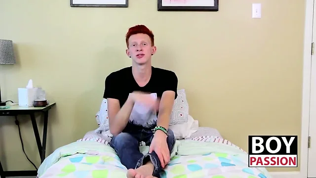 Twink Dylan Mermaid takes a break to jerk it off for fans