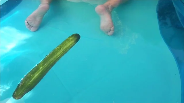 Anal extrem - Gurke im arschloch