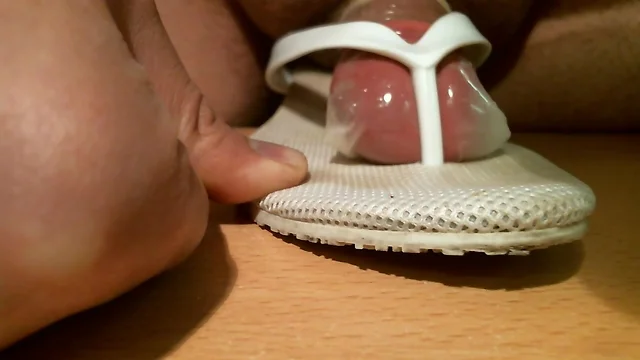 Fuck Cum my gf white summer beach flip flops with condom on