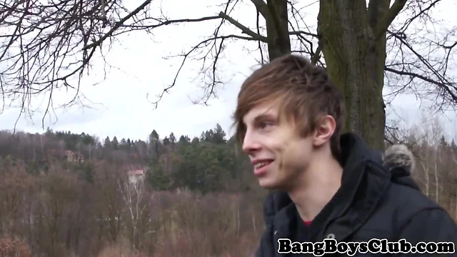 Amateur euro barebacked outdoors in park