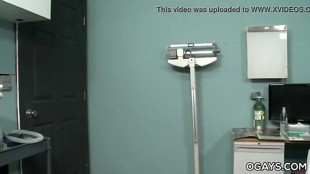 Gay doc loves pecker
