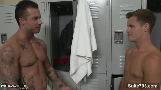 Married guy gets banged by a gay