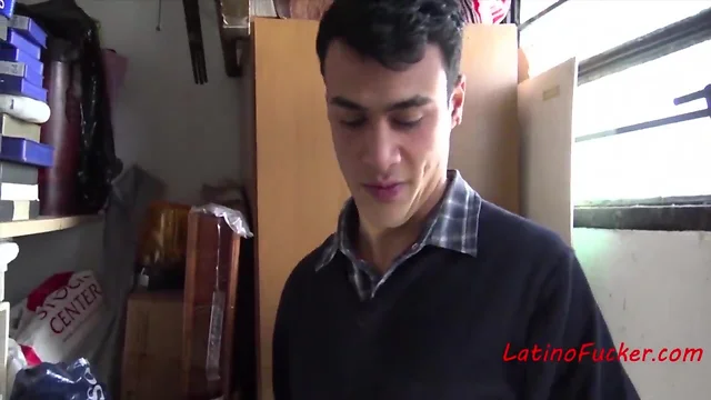 Latin gay twinks fuck inside the closet