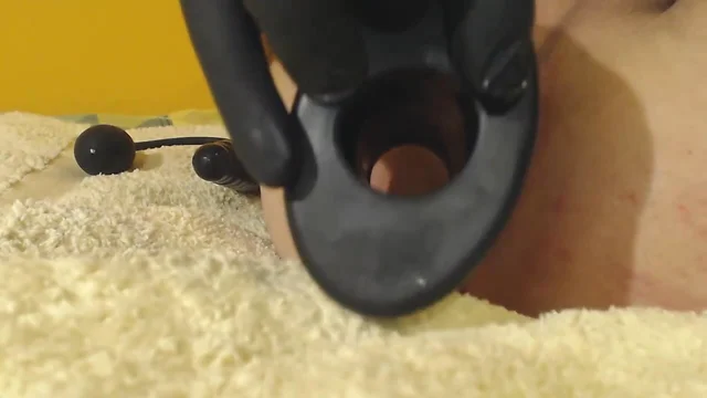 Black Latex Glove Pumping: Hot Ass Stretching & Gaping!