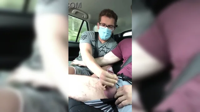 Passageiro compartilha momento com dotado no banco de trás