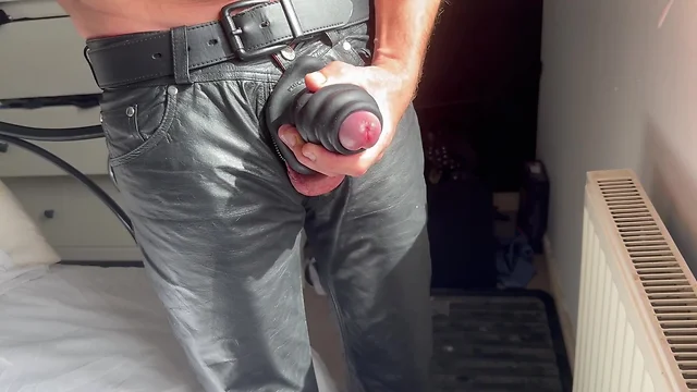 Amateur man fucking and masturbating with big xl butt plug