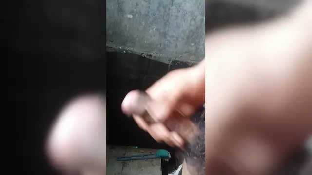 Amateur man watch big black cock shaking in bathroom - bareback fucking & blowjobs