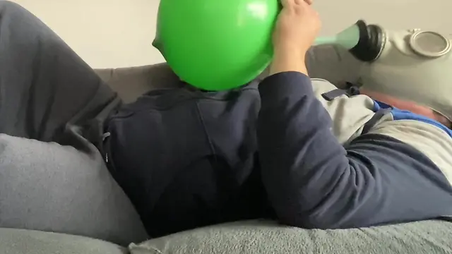 Masked latex twink breathplay with heavy breathing and big balloon control