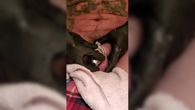 American daddies cage grandpas cock: shaving and masturbation in the family