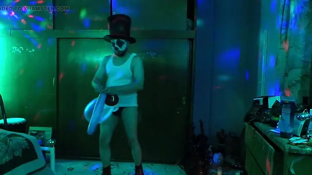 groupmoviepartyorgy: waiting for christmas with condoms