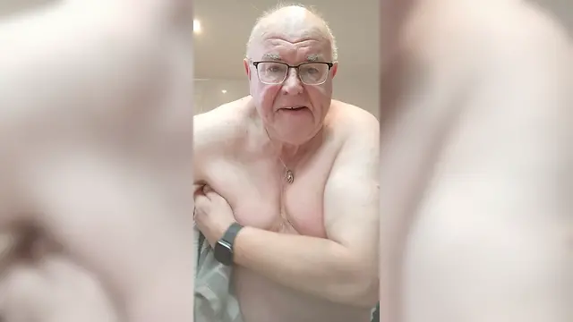 Rough nipple drying in lockers and showers