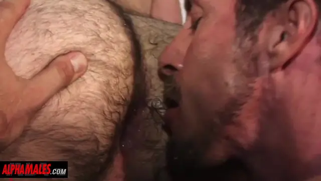 Amateur men fucking: big cock blowjobs & daddy bear cock daddy fuck
