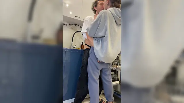 Amateur harryjen seducing roommate with big cock and fucking with bareback blowjobs