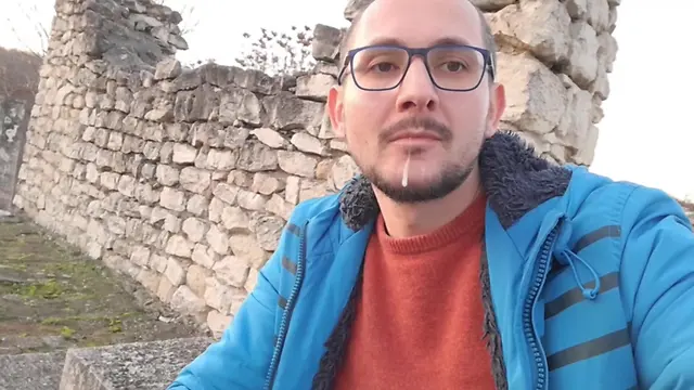 Amateur outdoor beer peeing and big daddy cock cruising 60fps