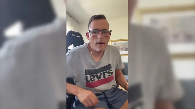 German twink jerks off and cums on feet (for feet lovers only)