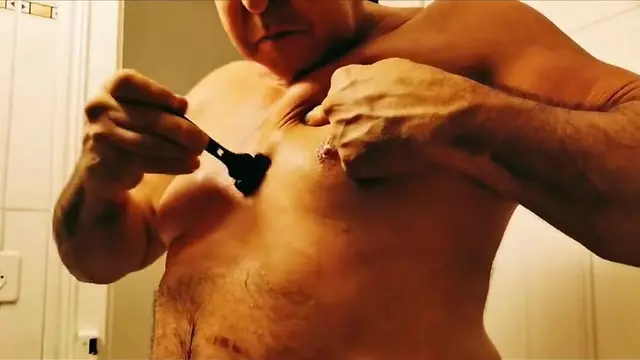 Muscle daddy musclebear shaving bodybuilder