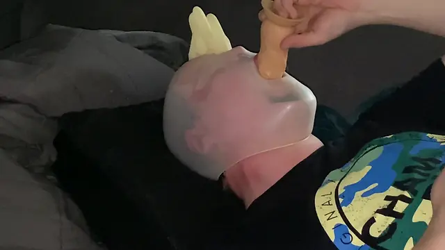 Latex glove mask and dildo sucking in my second breathplay experience - 26x7m