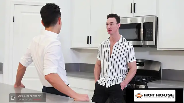 Big dick jock fucks latino realtor with monster cock: cumshot, bareback, ass licking and more!