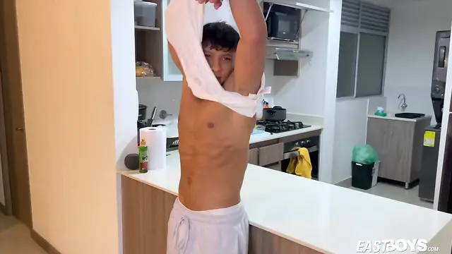 Pleasuring a muscular latino: closeup pov handjob in college casting