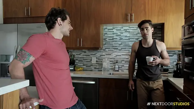Real amateur guys: straight muscle hunk takes on young brother in anal reality