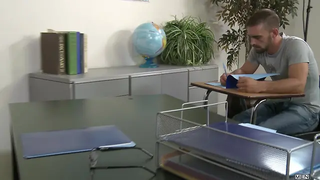 Two young students fucked each other under the table in class